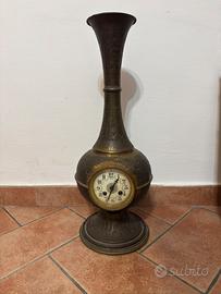 Orologio da tavolo antico design a vaso