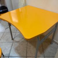 Scrivania sedia e cassettiera