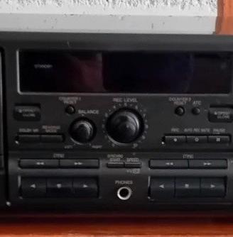 Lettore cassette musicali.