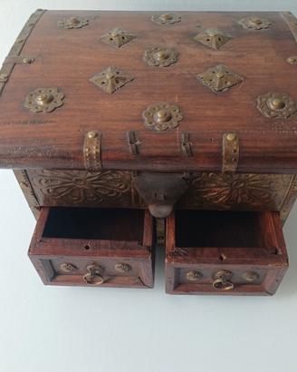 Scrigno Portagioie Antico in Legno e Ottone – Stil