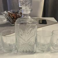 7 Pezzi / 6 Bicchieri e Bottiglie da Whisky