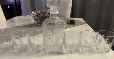 7 Pezzi / 6 Bicchieri e Bottiglie da Whisky