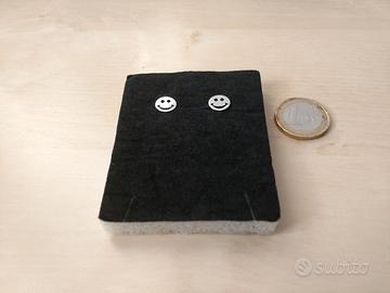 Orecchini a lobo con perno smile NUOVI