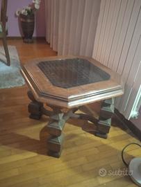 tavolino in legno con vetro
