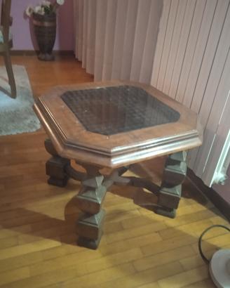 tavolino in legno con vetro