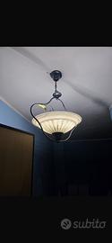 Lampadario in ferr battuto e tavolino in vetro e f