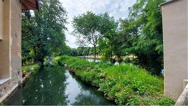 Rustico / Casale di 702 m² con più di 5 locali a R