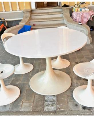 Tavolo Tulip Saarinen e 4 sedie