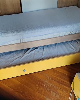 letto singolo con comodino 