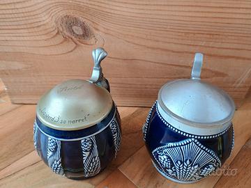 coppia di antichi boccali da birra in ceramica