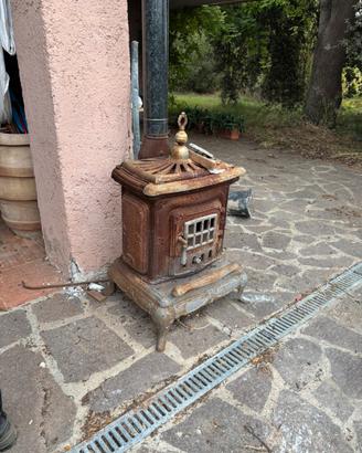 Due Stufe a legna in ghisa – stile vintage