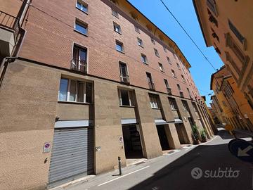 Box / Garage di 12 m² a Bologna