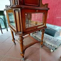 Mobiletto antico in legno con Vetrina e Porta Vaso
