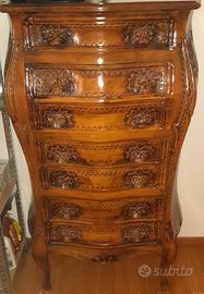 Settimanale in legno di noce intagliato