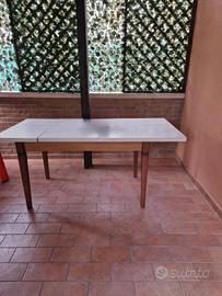 Tavolo rettangolare 