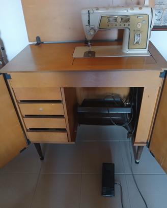 Macchina da cucire Vintage Singer 700