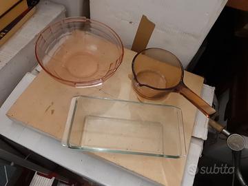 blocco pirofile e tegami vetro o pirex  in foto