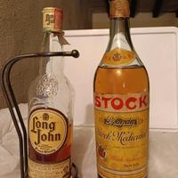 Vecchie bottiglie di liquori