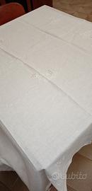 Tovaglia da tavola ricamata a mano