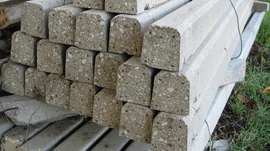 Pali in cemento usati per vigneto-frut e recinzion