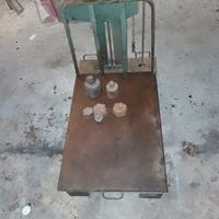 bilancia antica con pesi 