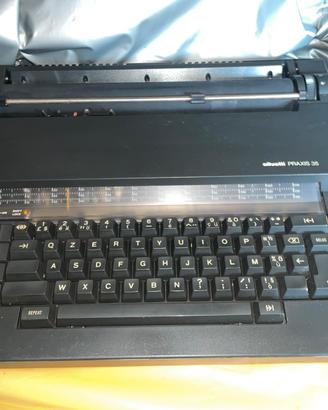 Macchina Da Scrivere Olivetti Praxis 35+custodia
