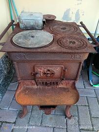 Vecchia stufa a legna