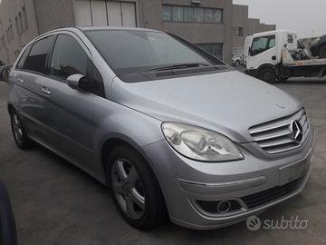 Ricambi usati Mercedes B170 del 2005 motore 266940