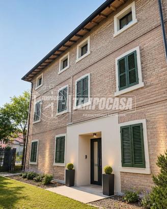 Ampia proprietà da ristrutturare con giardino priv