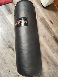 sacco boxe con catena supporto 