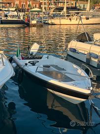 Barca 4mt con johnson 25 2t scafo rifatto 2025