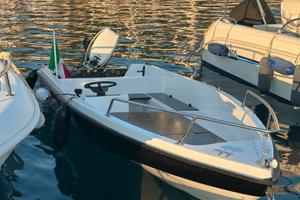 Barca 4mt con johnson 25 2t scafo rifatto 2025