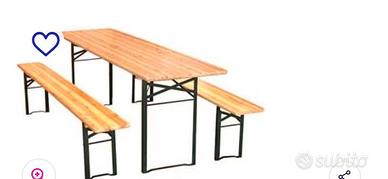 Tavolo con panche da birreria