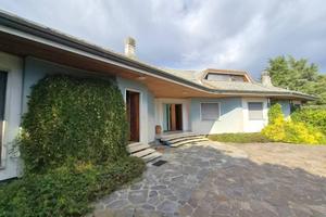 Villa di 905 m² con più di 5 locali e box auto dop