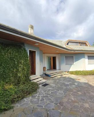 Villa di 905 m² con più di 5 locali e box auto dop