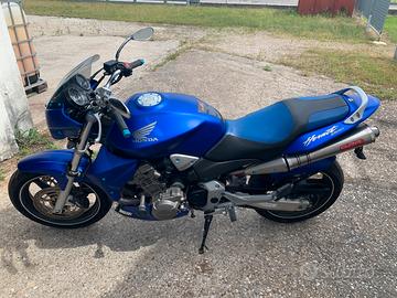 Honda Hornet 900 anno 2004