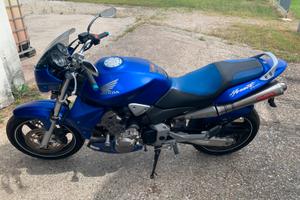 Honda Hornet 900 anno 2004