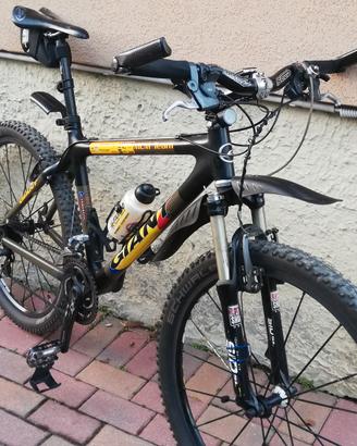 MTB GIANT in carbonio 26 misura M cambio shimano 