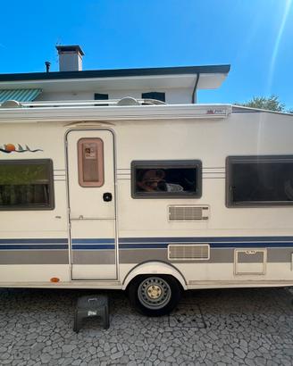 Caravan Hobby 450 uf