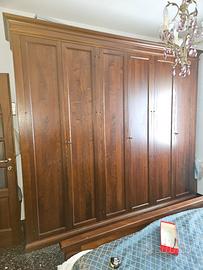 Armadio in noce massiccio 