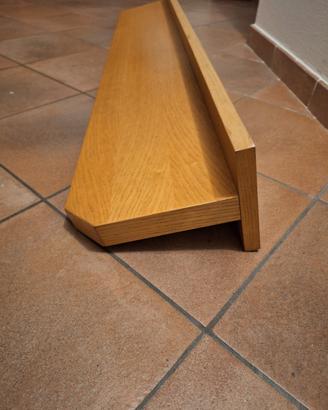 Mensole in legno chiaro