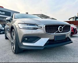 V60 Cross Country Ibrida Benzina