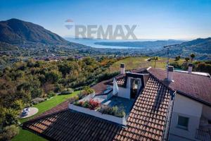 Villa di 300 m² con più di 5 locali e box auto dop