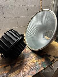 Lampada industriale da soffitto