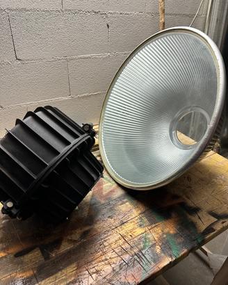 Lampada industriale da soffitto