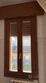 Finestre in legno con vetrocanera e cassonetto