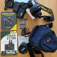 Nikon D700 in kit con obiettivo e accessori