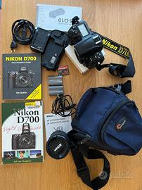 Nikon D700 in kit con obiettivo e accessori