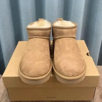 Stivali da donna UGG Classic Mini 37