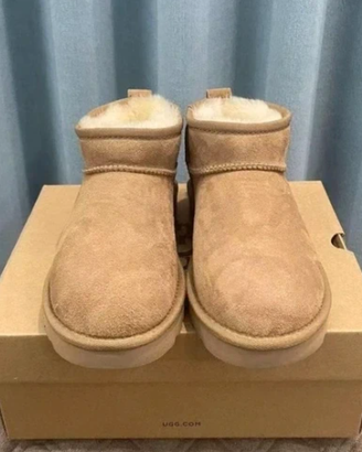 Stivali da donna UGG Classic Mini 37